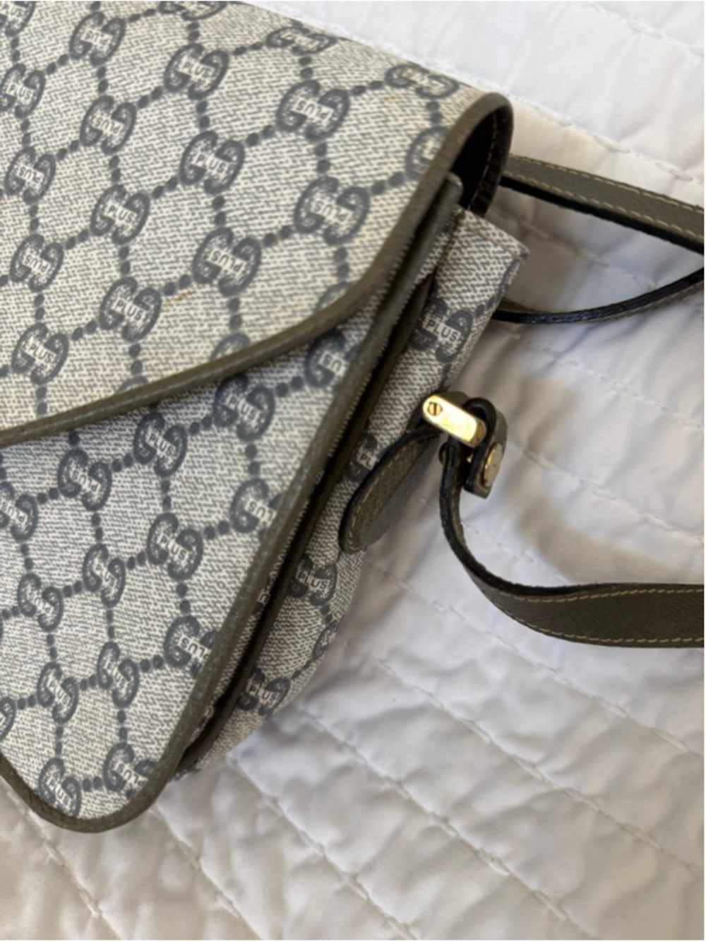 Gucci Plus Crossbody Bag in Gray and Green, a piece of Gucci history. - Picture 3 of 16